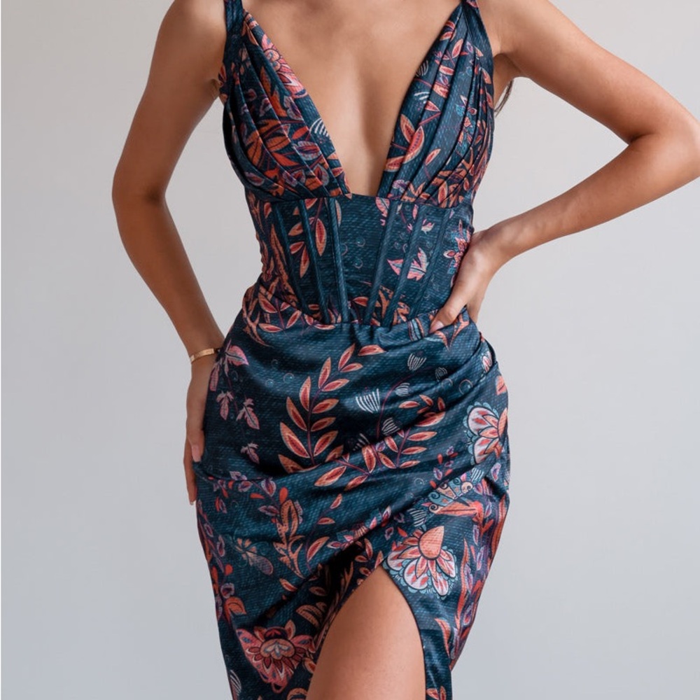 Stunning Averie Silky Cocktail Dress Size L